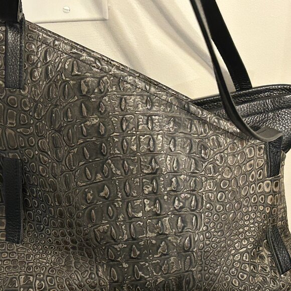 TOM THOMAS LEATHERS Gray Black Croc Pattern Asymmetrical Angle Shoulder Handbag - Picture 3 of 13
